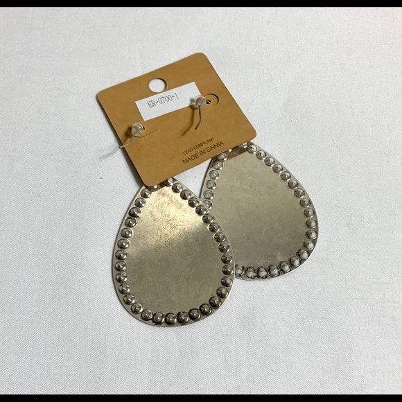 Christmas Santa Teardrop Earrings NWT - Picture 3 of 3